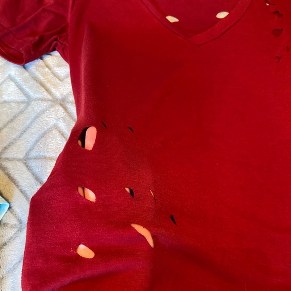 Tshirt with holes - Picture 3 of 3